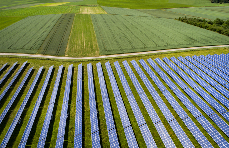 Pour 1€ investi dans le fossile, 4€ le sont dans les énergies renouvelables, les activités vertes et durables les banques françaises au service de la transition écologique